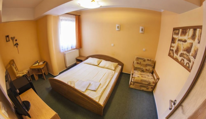 Penzion Černej pták Jindřichův Hradec - třílůžkový pokoj se dvěma ložnicemi II.patro